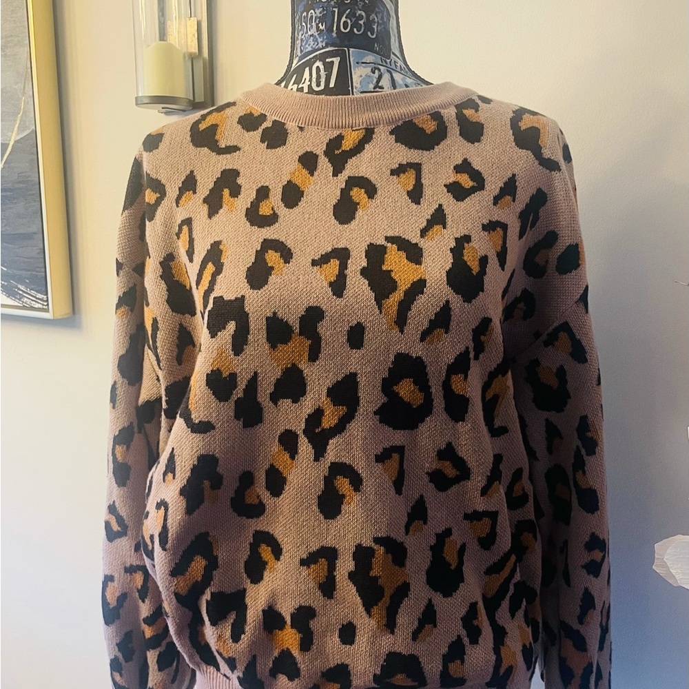 Leopard Print Sweater 🍂 - Picture 2 of 4